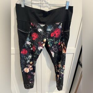 EUC Athleta Floral Black Capri Leggings Large Womens Activewear